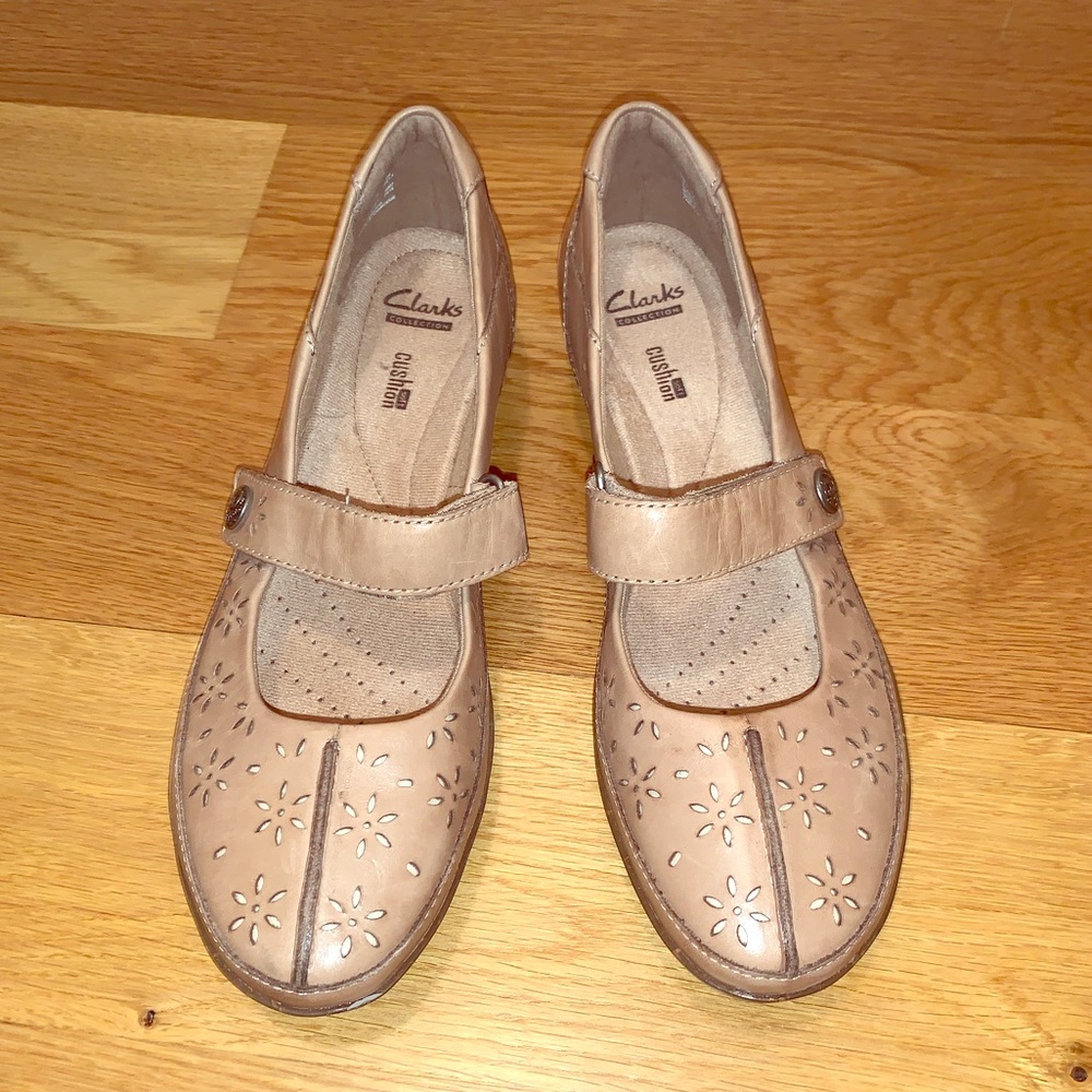 Clark’s Mary Janes. Tan Beige - Size 10 M